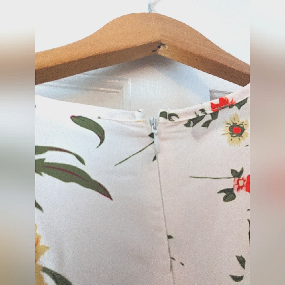 NWT White Floral maxi dress (L) - Picture 4 of 8